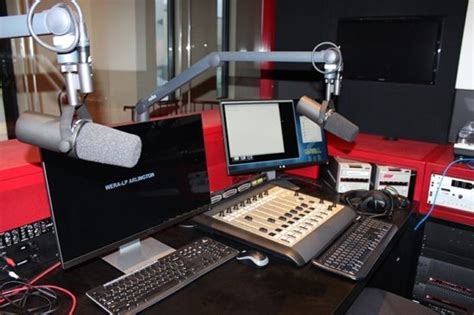 94.5 phone number radio station